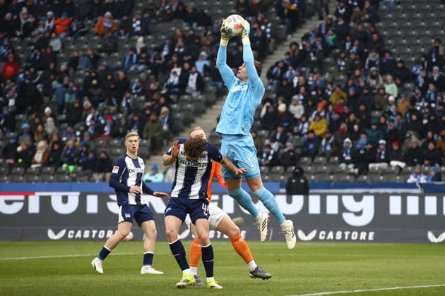 01.02.2026, xtgx, Fussball 2.Bundesliga, Hertha BSC Berlin - SV Darmstadt 98 v.l. Linus Gechter (Hertha BSC Berlin) Tjark Ernst (Hertha BSC Berlin) Isac Alexi Sivert Lidberg (SV Darmstadt 98) Zweikampf, Aktion, action, battle for the ball (DFL DFB REGULATIONS PROHIBIT ANY USE OF PHOTOGRAPHS as IMAGE SEQUENCES and or QUASI-VIDEO) Berlin