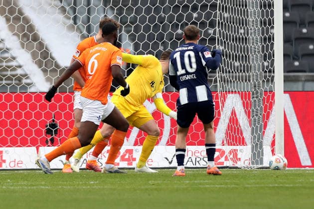 01.02.2026, xtgx, Fussball 2.Bundesliga, Hertha BSC Berlin - SV Darmstadt 98 v.l. Patric Pfeiffer (SV Darmstadt 98) Marcel Schuhen (SV Darmstadt 98) Michael Cuisance (Hertha BSC Berlin) (DFL DFB REGULATIONS PROHIBIT ANY USE OF PHOTOGRAPHS as IMAGE SEQUENCES and or QUASI-VIDEO) Berlin