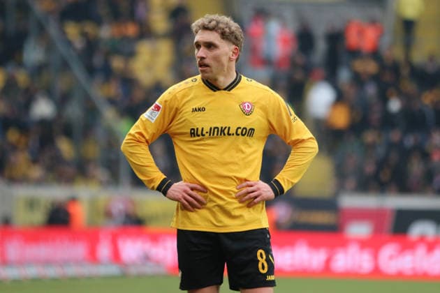 01.02.2026 Fußball Herren 2025 2026 2. Bundesliga 20. Spieltag SG Dynamo Dresden - DSC Arminia Bielefeld Rudolf-Harbig-Stadion Dresden Luca Herrmann (Dresden, 8, gelb). Dresden Sachsen Deutschland