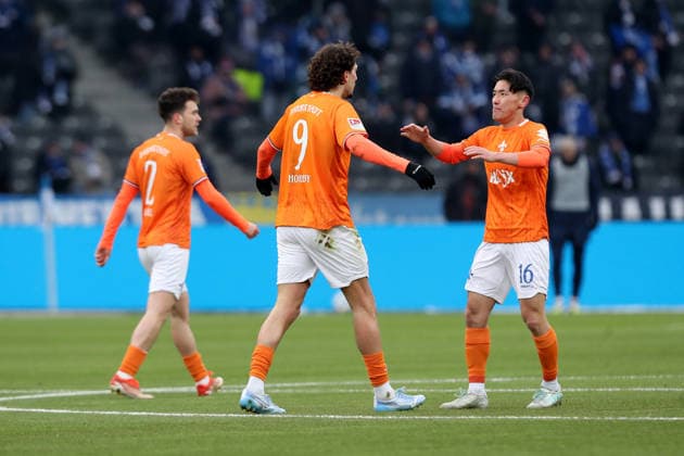 01.02.2026, xtgx, Fussball 2.Bundesliga, Hertha BSC Berlin - SV Darmstadt 98 v.l. Torjubel nach dem Tor zum celebrating the goal celebrate 2:2 durch Fraser Hornby (SV Darmstadt 98) mit Hiroki Akiyama (SV Darmstadt 98) (DFL DFB REGULATIONS PROHIBIT ANY USE OF PHOTOGRAPHS as IMAGE SEQUENCES and or QUASI-VIDEO) Berlin