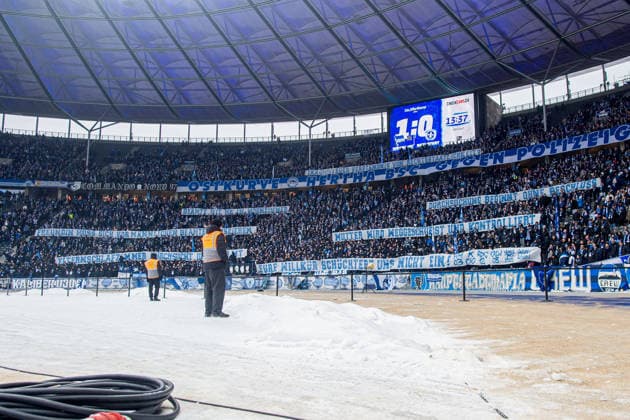 Fussball, Herren, Saison 2025 2026, 2. Bundesliga (20. Spieltag), Hertha BSC - SV Darmstadt 98, Fans von Hertha mit Transparenten gegen die Polizei, 01.02. 2026,