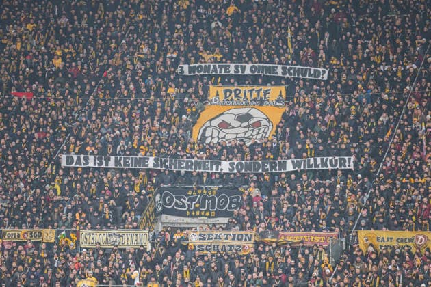 01.02.2026, xomx, Fussball 2.Bundesliga, Dynamo Dresden - Arminia Bielefeld v.l. Fans SGD im K-Block mit einem Protest Banner (DFL DFB REGULATIONS PROHIBIT ANY USE OF PHOTOGRAPHS as IMAGE SEQUENCES and or QUASI-VIDEO) Dresden