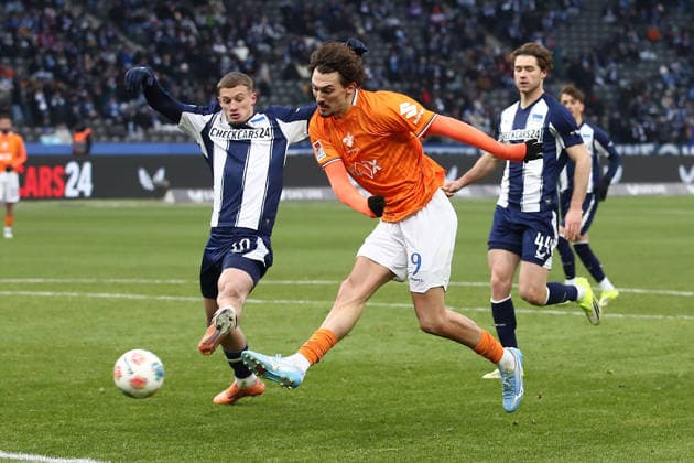 01.02.2026, xtgx, Fussball 2.Bundesliga, Hertha BSC Berlin - SV Darmstadt 98 v.l. Michael Cuisance (Hertha BSC Berlin) Fraser Hornby (SV Darmstadt 98) Zweikampf, Aktion, action, battle for the ball (DFL DFB REGULATIONS PROHIBIT ANY USE OF PHOTOGRAPHS as IMAGE SEQUENCES and or QUASI-VIDEO) Berlin