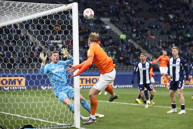 01.02.2026, xtgx, Fussball 2.Bundesliga, Hertha BSC Berlin - SV Darmstadt 98 v.l. Tjark Ernst (Hertha BSC Berlin) Isac Alexi Sivert Lidberg (SV Darmstadt 98) (DFL DFB REGULATIONS PROHIBIT ANY USE OF PHOTOGRAPHS as IMAGE SEQUENCES and or QUASI-VIDEO) Berlin