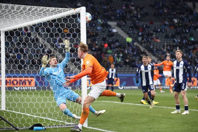01.02.2026, xtgx, Fussball 2.Bundesliga, Hertha BSC Berlin - SV Darmstadt 98 v.l. Tjark Ernst (Hertha BSC Berlin) Isac Alexi Sivert Lidberg (SV Darmstadt 98) (DFL DFB REGULATIONS PROHIBIT ANY USE OF PHOTOGRAPHS as IMAGE SEQUENCES and or QUASI-VIDEO) Berlin