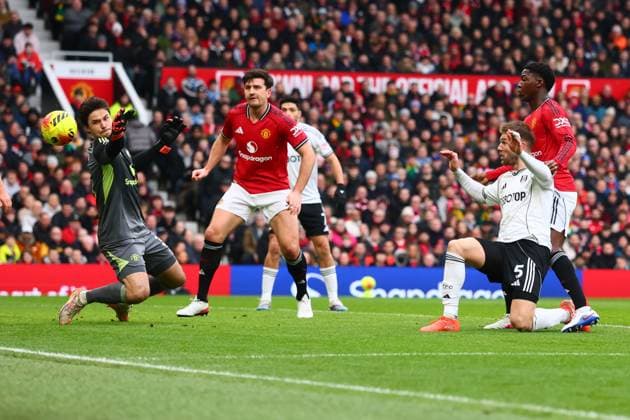 Joachim Andersen of Fulham misses a chance to score Manchester United, ManU v Fulham, Premier League, Football, Old Trafford, Manchester, UK - 01 Feb 2026Manchester Old Trafford United Kingdom EDITORIAL USE ONLY No use with unauthorised audio, video, data, fixture lists, club league logos or live services. Online in-match use limited to 120 images, no video emulation. No use in betting, games or single club league player publications. Copyright: xPaulxCurrie Shutterstockx 16496861dc