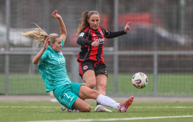 GER, Frankfurt, Eintracht Frankfurt II vs VfR Warbeyen, 2. Frauen Bundesliga, Fussball, DFB, Spielzeit 2025 2026, Stadion am Bretanobad, 15. Spieltag im Bild v.l.: Faisal Hoevers (VfR Warbeyen 2), Jana Theijs (Eintracht Frankfurt II 2), Zweikampf DFB DFL REGULATIONS PROHIBIT ANY USE OF PHOTOGRAPHS AS IMAGE SEQUENCES AND OR QUASI-VIDEO, 01.02.2026 Copyright: HMBxMedia HendrikxHamelau