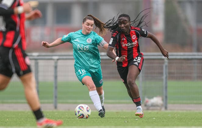 GER, Frankfurt, Eintracht Frankfurt II vs VfR Warbeyen, 2. Frauen Bundesliga, Fussball, DFB, Spielzeit 2025 2026, Stadion am Bretanobad, 15. Spieltag im Bild v.l.: Moisa Verkuijl (VfR Warbeyen 18), Mira Arouna (Eintracht Frankfurt II 28) DFB DFL REGULATIONS PROHIBIT ANY USE OF PHOTOGRAPHS AS IMAGE SEQUENCES AND OR QUASI-VIDEO, 01.02.2026 Copyright: HMBxMedia HendrikxHamelau
