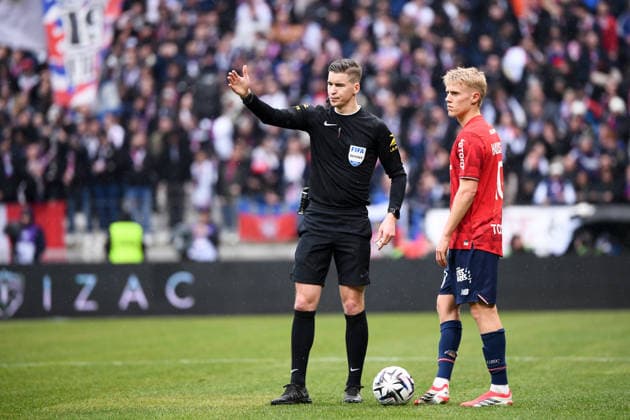 Olympique Lyonnais v Lille OSC - Ligue 1 McDonald s 2025 2026 10 Hakon Arnar HARALDSSON (losc) - Francois LETEXIER (ARBITRE) during the Ligue 1 McDonald s match between Lyon and Lille at Groupama Stadium on February 1, 2026 in Lyon, France. Lyon France  Copyright: xFEPx 776348270