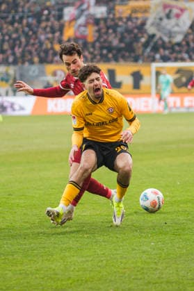 01.02.2026, xomx, Fussball 2.Bundesliga, Dynamo Dresden - Arminia Bielefeld v.l. Ben Justus Bobzien (Dynamo Dresden) und Christopher Lannert (Arminia Bielefeld) im Zweikampf am Ball (DFL DFB REGULATIONS PROHIBIT ANY USE OF PHOTOGRAPHS as IMAGE SEQUENCES and or QUASI-VIDEO) Dresden