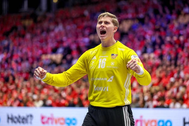 01.02.2026, Handball, Men s EHF EURO 2026, Island - Kroatien, Jyske Bank Boxen in Herning, Dänemark, Placement Match 3 4: Viktor Hallgrimsson (Iceland 16) jubelnd Dänemark