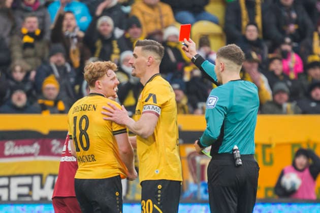 01.02.2026, xomx, Fussball 2.Bundesliga, Dynamo Dresden - Arminia Bielefeld v.l. Gelb, Rot fuer Robert Wagner (Dynamo Dresden) (DFL DFB REGULATIONS PROHIBIT ANY USE OF PHOTOGRAPHS as IMAGE SEQUENCES and or QUASI-VIDEO) Dresden