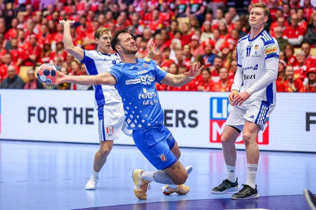 01.02.2026, Handball, Men s EHF EURO 2026, Island - Kroatien, Jyske Bank Boxen in Herning, Dänemark, Placement Match 3 4: Veron Nacinovic (Croatia 93) wirft den Ball auf das Tor Dänemark
