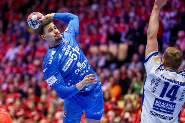 01.02.2026, Handball, Men s EHF EURO 2026, Island - Kroatien, Jyske Bank Boxen in Herning, Dänemark, Placement Match 3 4: Ivan Martinovic (Croatia 51) wirft den Ball auf das Tor Dänemark