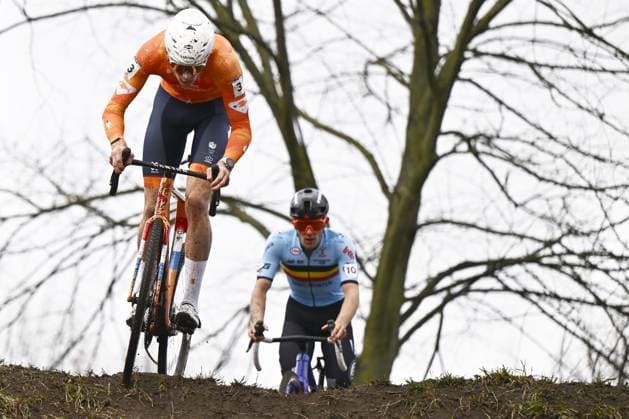 Dutch Tibor Del Grosso and Belgian Thibau Nys pictured in action during the men elite race at UCI Cyclocross World Championships, on Sunday 01 February 2026, in Hulst, The Netherlands. ERICxLALMAND  x160248106x