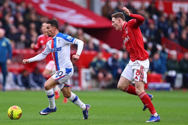 Nottingham Forest v Crystal Palace, Premier League Elliot Anderson of Nottingham Forest chases down Yeremy Pino of Crystal Palace during the Nottingham Forest v Crystal Palace Premier League match at the City Ground, West Bridgford, England on 1 February 2026 Credit: Ryan Crockett Every Second Media Editorial use only. All images are copyright Every Second Media Limited. No images may be reproduced without prior permission. All rights reserved. Premier League and Football League images are subject to licensing agreements with Football DataCo Limited. see https: www.football-dataco.com Copyright: xIMAGO EveryxSecondxMediax ESM-1783-0032 RyanxCrockettx xEveryxSecondxMediax