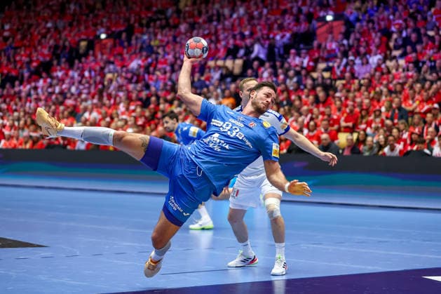01.02.2026, Handball, Men s EHF EURO 2026, Island - Kroatien, Jyske Bank Boxen in Herning, Dänemark, Placement Match 3 4: Veron Nacinovic (Croatia 93) wirft den Ball auf das Tor Dänemark