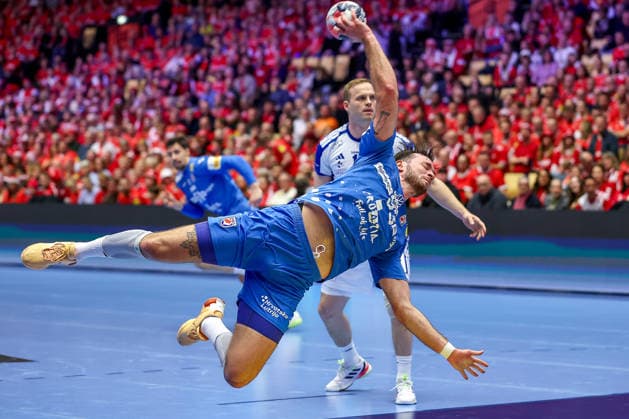 01.02.2026, Handball, Men s EHF EURO 2026, Island - Kroatien, Jyske Bank Boxen in Herning, Dänemark, Placement Match 3 4: Veron Nacinovic (Croatia 93) wirft den Ball auf das Tor Dänemark *** 01 02 2026, Handball, Men s EHF EURO 2026, Iceland Croatia, Jyske Bank Boxen in Herning, Denmark, Placement Match 3 4 Veron Nacinovic Croatia 93 throws the ball at the goal Denmark