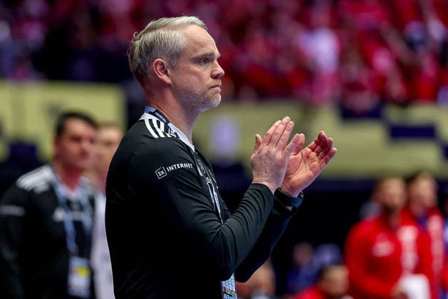 01.02.2026, Handball, Men s EHF EURO 2026, Island - Kroatien, Jyske Bank Boxen in Herning, Dänemark, Placement Match 3 4: Head Coach Jon Gunnlaugur Viggosson (Iceland hc) gestikulierend am Spielfeldrand Dänemark *** 01 02 2026, Handball, Men s EHF EURO 2026, Iceland Croatia, Jyske Bank Boxen in Herning, Denmark, Placement Match 3 4 Head Coach Jon Gunnlaugur Viggosson Iceland hc gesticulating on the sidelines Denmark