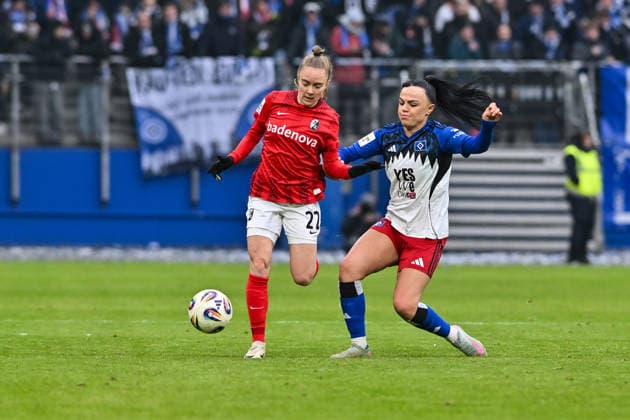 Google Pixel Frauen-Bundesliga; Hamburger SV - SC Freiburg; 01.02.2026 HAMBURG, GERMANY - 01. FEBRUARY: im Duell Lisa KOLB (SC Freiburg Frauen 22) und Nigar MIRZALIYEVA (Hamburger SV 4) während dem Match zwischen dem Hamburger SV und dem SC Freiburg am 16. Spieltag der Google Pixel Frauen-Bundesliga im Volksparkstadion Copyright: xBEAUTIFULxSPORTS Goldbergx