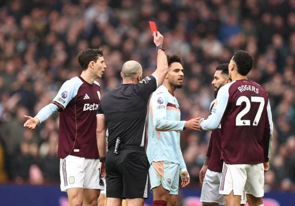 Referee Mr Tim Robinson shows Kevin Schade of Brentford a red card. Aston Villa v Brentford, Premier League, Football, Villa Park, Birmingham, UK - 01 Feb 2026Birmingham Villa Park United Kingdom EDITORIAL USE ONLY No use with unauthorised audio, video, data, fixture lists, club league logos or live services. Online in-match use limited to 120 images, no video emulation. No use in betting, games or single club league player publications.  Copyright: xRyanxBrowne Shutterstockx 16496858ar