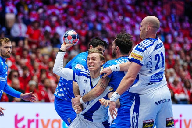 Marko Mamic (Kroatien, 30), Gisli Kristjansson (Island, 10), Veron Nacinovic (Kroatien, 93) DEN, Island vs. Kroatien, Handball, EHF Europameisterschaft 2026, Spiel um Platz 3, 01.02.2026 DEN, Island vs. Kroatien, Handball, EHF Europameisterschaft 2026, Spiel um Platz 3, 01.02.2026 Herning *** Marko Mamic Croatia, 30 , Gisli Kristjansson Iceland, 10 , Veron Nacinovic Croatia, 93 DEN, Iceland vs Croatia, Handball, EHF European Championship 2026, Match for 3rd place, 01 02 2026 DEN, Iceland vs Croatia, Handball, EHF European Championship 2026, Match for 3rd place, 01 02 2026 Herning Copyright: xEibner-Pressefoto MarcelxvonxFehrnx EP_MFN