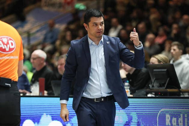 01.02.2026, xgox, Basketball - easyCredit BBL Basketball Loewen Braunschweig - MLP Academics Heidelberg emspor, v.l. Danny Jansson (Heidelberg, Trainer) gibt Anweisungen, gestikuliert mit den Armen, gesticulate, gives instructions Braunschweig