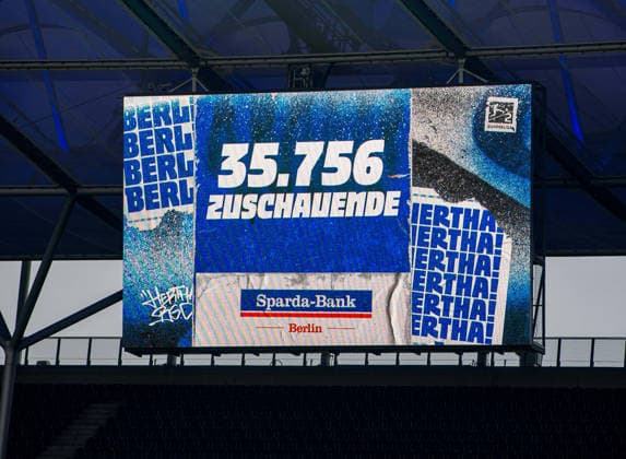 Fussball, Herren, Saison 2025 2026, 2. Bundesliga (20. Spieltag), Hertha BSC - SV Darmstadt 98, Anzeigetafel mit Zuschauerzahl: 35756, 01.02. 2026,