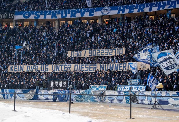 Fussball, Herren, Saison 2025 2026, 2. Bundesliga (20. Spieltag), Hertha BSC - SV Darmstadt 98, Fans von Hertha mit Transparenten: 030 902232710, kein Dialog unter dieser Nummer, das ist die Nummer von Iris Spranger (Berlins Senatorin für Inneres und , 01.02. 2026,