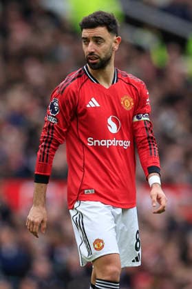 Manchester United, ManU v Fulham, Premier League Bruno Fernandes (8) of Manchester United during the Premier League match between Manchester United and Fulham at Old Trafford, Manchester, UK on 1 February 2026. Manchester Old Trafford Greater Manchester UK Editorial use only DataCo restrictions apply See www.football-dataco.com , Copyright: xConorxMolloyx PSI-23668-0066