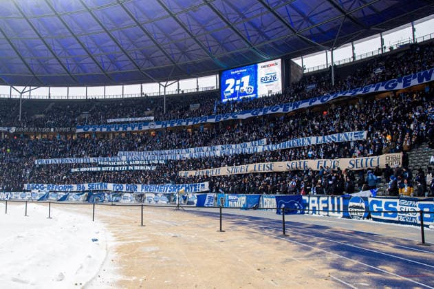 Fussball, Herren, Saison 2025 2026, 2. Bundesliga (20. Spieltag), Hertha BSC - SV Darmstadt 98, Fans von Hertha mit Transparenten gegen die ASOG-Reform, 01.02. 2026,
