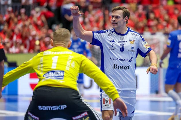 01.02.2026, Handball, Men s EHF EURO 2026, Island - Kroatien, Jyske Bank Boxen in Herning, Dänemark, Placement Match 3 4: Janus Dadi Smarason (Iceland 03) jubelnnd Dänemark