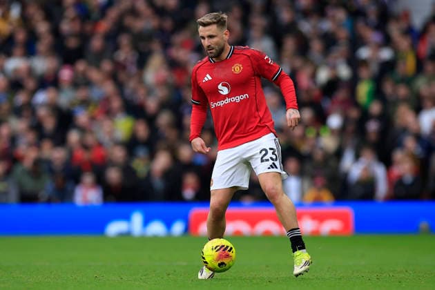 Manchester United, ManU v Fulham, Premier League Luke Shaw (23) of Manchester United during the Premier League match between Manchester United and Fulham at Old Trafford, Manchester, UK on 1 February 2026. Manchester Old Trafford Greater Manchester UK Editorial use only DataCo restrictions apply See www.football-dataco.com , Copyright: xConorxMolloyx PSI-23668-0077