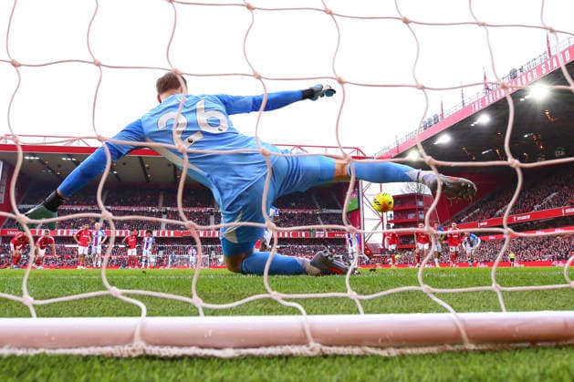 Nottingham Forest v Crystal Palace, Premier League Ismaila Sarr of Crystal Palace coverts his penalty by sending Matz Sels of Nottingham Forest the wrong way to make it 1-1 during the Nottingham Forest v Crystal Palace Premier League match at the City Ground, West Bridgford, England on 1 February 2026 Credit: Ryan Crockett Every Second Media Editorial use only. All images are copyright Every Second Media Limited. No images may be reproduced without prior permission. All rights reserved. Premier League and Football League images are subject to licensing agreements with Football DataCo Limited. see https: www.football-dataco.com Copyright: xIMAGO EveryxSecondxMediax ESM-1783-0054 RyanxCrockettx xEveryxSecondxMediax