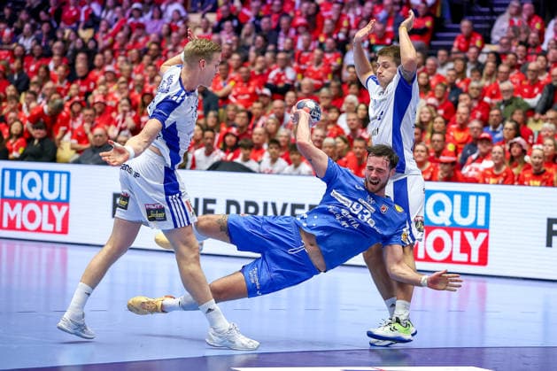 01.02.2026, Handball, Men s EHF EURO 2026, Island - Kroatien, Jyske Bank Boxen in Herning, Dänemark, Placement Match 3 4: Veron Nacinovic (Croatia 93) wirft den Ball auf das Tor Dänemark