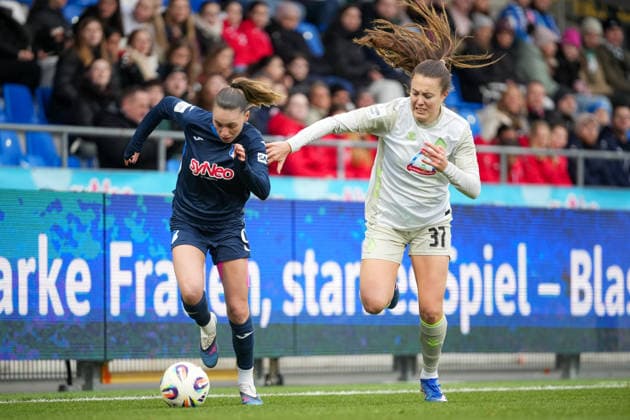 Fussball: Google Pixel Frauen-Bundesliga, 16. Spieltag, TSG Hoffenheim - SV Werder Bremen am 01.02.2026 in Hoffenheim (Dietmar-Hopp-Stadion), Deutschland, Saison 2025 2026: DFB DFL REGULATIONS PROHIBIT ANY USE OF PHOTOGRAPHS as IMAGE SEQUENCES and or QUASI-VIDEO: Janssens, Jill (9,TSG) im Zweikampf mit Alber, Mara (37,SVW). Hoffenheim Dietmar-Hopp-Stadion Deutschland Copyright: xChristophxKinzingerx