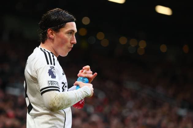 Harry Wilson of Fulham takes a drink Manchester United, ManU v Fulham, Premier League, Football, Old Trafford, Manchester, UK - 01 Feb 2026Manchester Old Trafford United Kingdom EDITORIAL USE ONLY No use with unauthorised audio, video, data, fixture lists, club league logos or live services. Online in-match use limited to 120 images, no video emulation. No use in betting, games or single club league player publications.  Copyright: xPaulxCurrie Shutterstockx 16496861fd