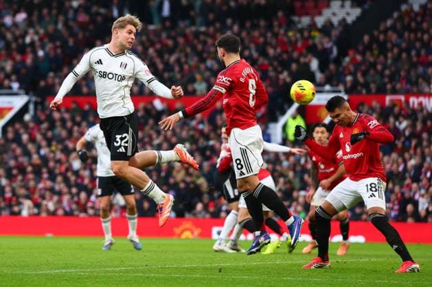 Emile Smith Rowe of Fulham heads at goal Manchester United, ManU v Fulham, Premier League, Football, Old Trafford, Manchester, UK - 01 Feb 2026Manchester Old Trafford United Kingdom EDITORIAL USE ONLY No use with unauthorised audio, video, data, fixture lists, club league logos or live services. Online in-match use limited to 120 images, no video emulation. No use in betting, games or single club league player publications.  Copyright: xPaulxCurrie Shutterstockx 16496861fe