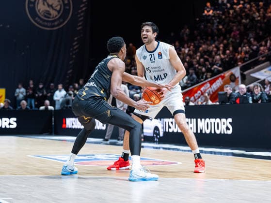 Mateo Seric (MLP Academics Heidelberg, 21) im Zweikampf gegen David N Guessan (Basketball Loewen Braunschweig, 01) Basketball Loewen Braunschweig vs. MLP Academics Heidelberg, Basketball, easyCredit Basketball Bundesliga, 18. Spieltag, Saison 2025 2026, 01.02.2026 Basketball Loewen Braunschweig vs. MLP Academics Heidelberg, Basketball, easyCredit Basketball Bundesliga, 18. Spieltag, Saison 2025 2026, 01.02.2026 Braunschweig Copyright: xEibner-Pressefoto DamianxKruczynx EP_DKI