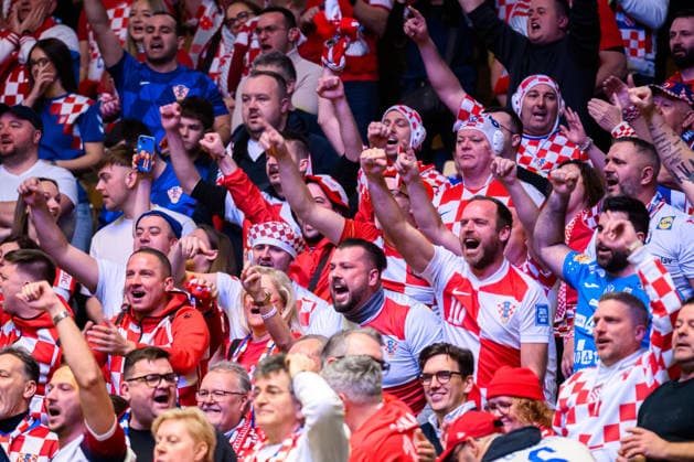 Herning: Handball EM 2026 - Spiel Platz 3 - Island - Kroatien Fankurve Fans Fanblock Zuschauer Kroatien Herning Jyske Bank Boxen Daenemark
