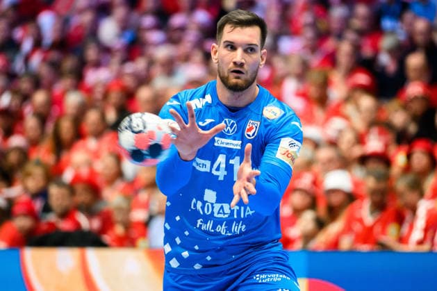 Herning: Handball EM 2026 - Spiel Platz 3 - Island - Kroatien Tin Lucin (Kroatien) Herning Jyske Bank Boxen Daenemark