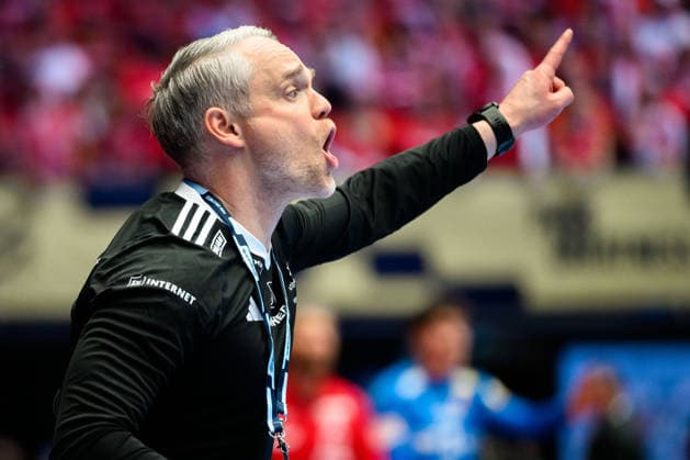 Herning: Handball EM 2026 - Spiel Platz 3 - Island - Kroatien Islands Trainer Snorri Steinn Gudjonsson Gestik Geste gestikuliert Herning Jyske Bank Boxen Daenemark