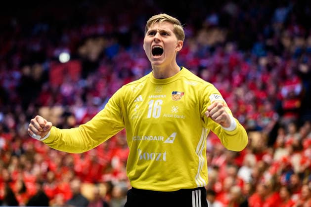 Herning: Handball EM 2026 - Spiel Platz 3 - Island - Kroatien Islands Torhueter Viktor Gisli Hallgirmsson Jubel Freude Emotion Herning Jyske Bank Boxen Daenemark