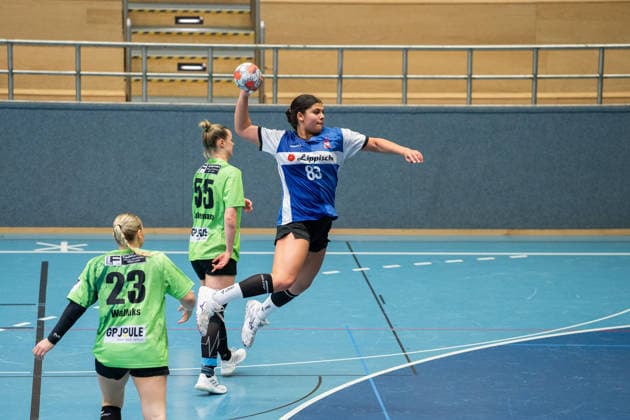 HSG Blomberg-Lippe II vs. TSV Nord Harrislee, Handball, 3. Liga Nord, Spieltag 14, 1.2.2026, Saision 2025 2026, Blomberg Jamila Bouba (HSG Blomberg-Lippe II, 83) im Torwurf Blomberg Sporthalle an der Ulmenallee Deutschland