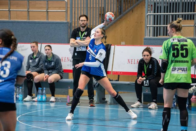 HSG Blomberg-Lippe II vs. TSV Nord Harrislee, Handball, 3. Liga Nord, Spieltag 14, 1.2.2026, Saision 2025 2026, Blomberg Leni Ringelkamp (HSG Blomberg-Lippe II, 08) beim Spielaufbau Blomberg Sporthalle an der Ulmenallee Deutschland