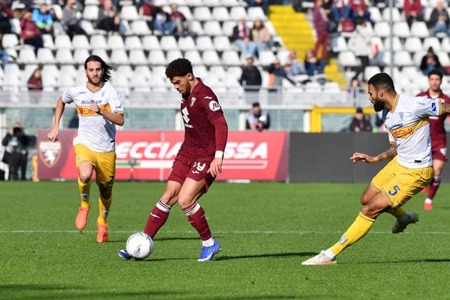 Che Adams of Torino FC and Jamil Siebert of US Lecce during Serie A 2025 26 match between Torino FC and of US Lecce at Olimpico Grande Torino Stadium on February 01, 2026 in Turin, Italy - ph Giuliano Marchisciano  Copyright: xGiulianoxMarchisciano IPAxSportx xipa-agency.netx xx IPA_70843205 IPA_Agency_IPA70843205
