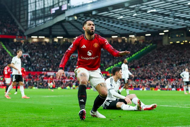 Manchester United, ManU v Fulham, Premier League Manchester United forward Matheus Cunha (10) scores a GOAL 2-0 and celebrates during the Manchester United v Fulham Premier League match at Old Trafford, Manchester, England on 1 February 2026 Credit: Phil Duncan Every Second Media Editorial use only. All images are copyright Every Second Media Limited. No images may be reproduced without prior permission. All rights reserved. Premier League and Football League images are subject to licensing agreements with Football DataCo Limited. see https: www.football-dataco.com Copyright: xIMAGO EveryxSecondxMediax ESM-1779-0005 PhilxDuncanx xEveryxSecondxMediax