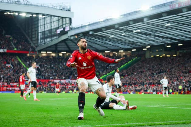 Manchester United, ManU v Fulham, Premier League Manchester United forward Matheus Cunha (10) scores a GOAL 2-0 and celebrates during the Manchester United v Fulham Premier League match at Old Trafford, Manchester, England on 1 February 2026 Credit: Phil Duncan Every Second Media Editorial use only. All images are copyright Every Second Media Limited. No images may be reproduced without prior permission. All rights reserved. Premier League and Football League images are subject to licensing agreements with Football DataCo Limited. see https: www.football-dataco.com Copyright: xIMAGO EveryxSecondxMediax ESM-1779-0006 PhilxDuncanx xEveryxSecondxMediax