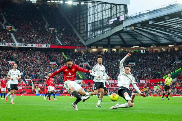 Manchester United, ManU v Fulham, Premier League Manchester United forward Matheus Cunha (10) shoots scores a GOAL 2-0 during the Manchester United v Fulham Premier League match at Old Trafford, Manchester, England on 1 February 2026 Credit: Phil Duncan Every Second Media Editorial use only. All images are copyright Every Second Media Limited. No images may be reproduced without prior permission. All rights reserved. Premier League and Football League images are subject to licensing agreements with Football DataCo Limited. see https: www.football-dataco.com Copyright: xIMAGO EveryxSecondxMediax ESM-1779-0009 PhilxDuncanx xEveryxSecondxMediax
