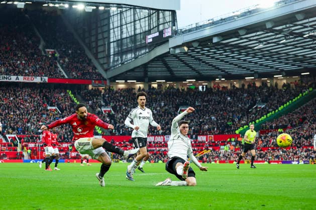 Manchester United, ManU v Fulham, Premier League Manchester United forward Matheus Cunha (10) shoots scores a GOAL 2-0 during the Manchester United v Fulham Premier League match at Old Trafford, Manchester, England on 1 February 2026 Credit: Phil Duncan Every Second Media Editorial use only. All images are copyright Every Second Media Limited. No images may be reproduced without prior permission. All rights reserved. Premier League and Football League images are subject to licensing agreements with Football DataCo Limited. see https: www.football-dataco.com Copyright: xIMAGO EveryxSecondxMediax ESM-1779-0010 PhilxDuncanx xEveryxSecondxMediax